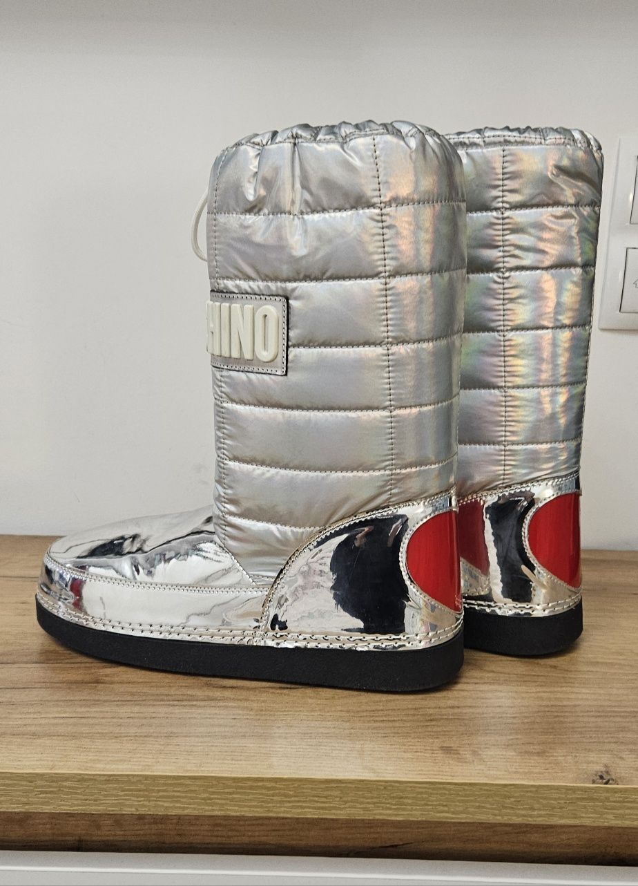 Ботуши Moschino.