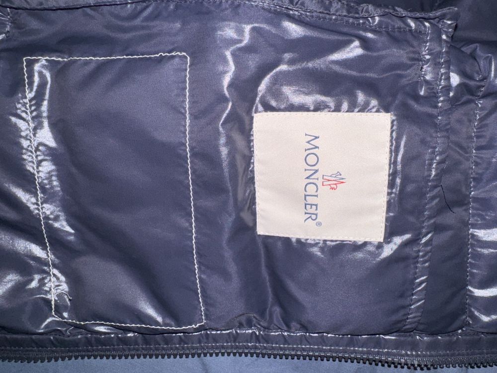 Vesta Moncler Size 3