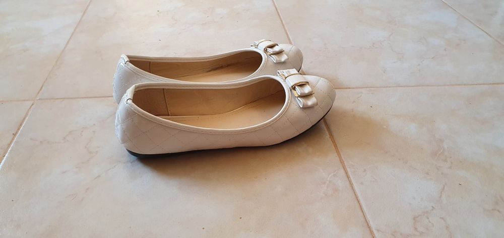 Vând pantofi și balerini