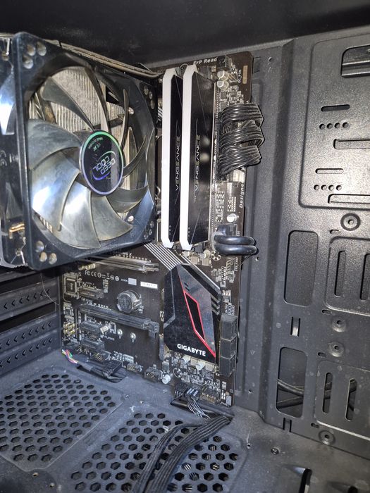 Intel core I5 9600k + Gigabyte Z390 Gaming X + cooler Deep Cool