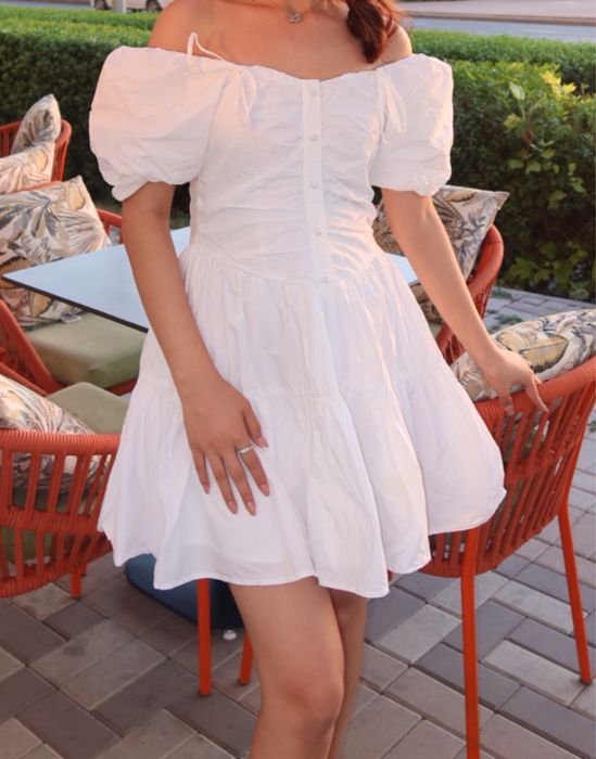 Белое мини платье