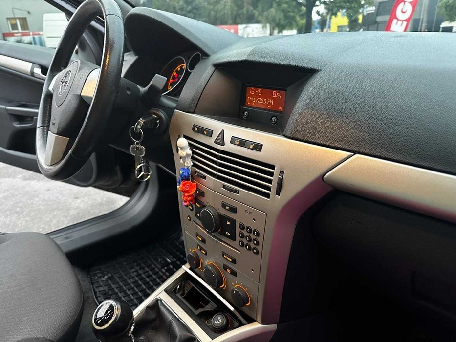 Opel Astra GTC black