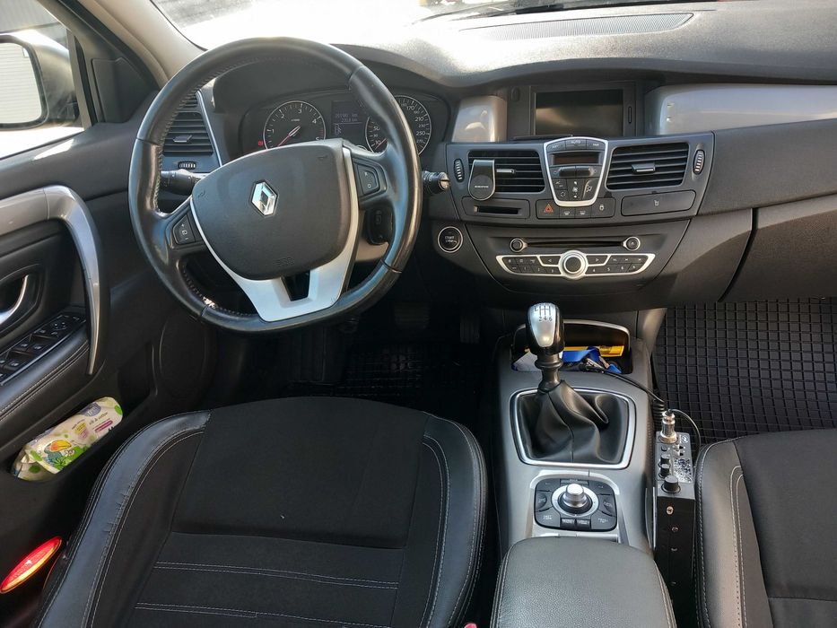 Vand renault laguna an fab. 2012, 2.0cdi 150cv, 250000 km. 4800 Euro.