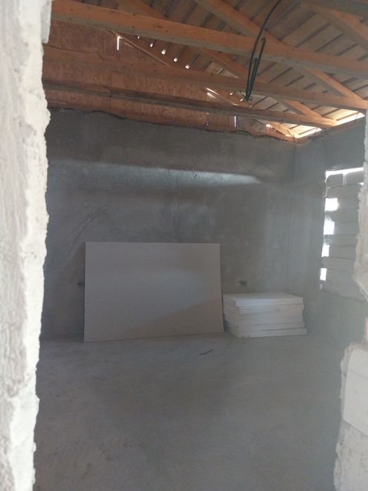 Vand teren 2000mp cu casa la gri