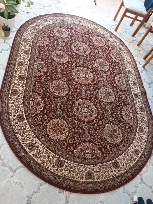 Продается древний коврик длина 288 ширина 2 м,в отличном состоянии..