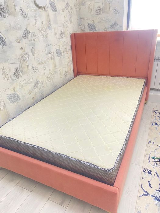 Продам кровать полуторка