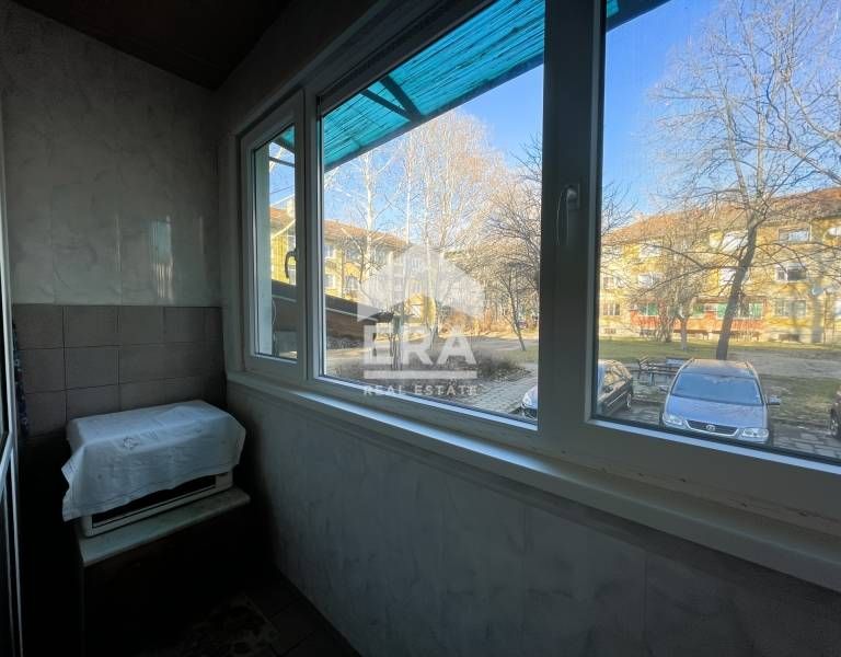 Отдава се под наем 2-стаен апартамент в центъра