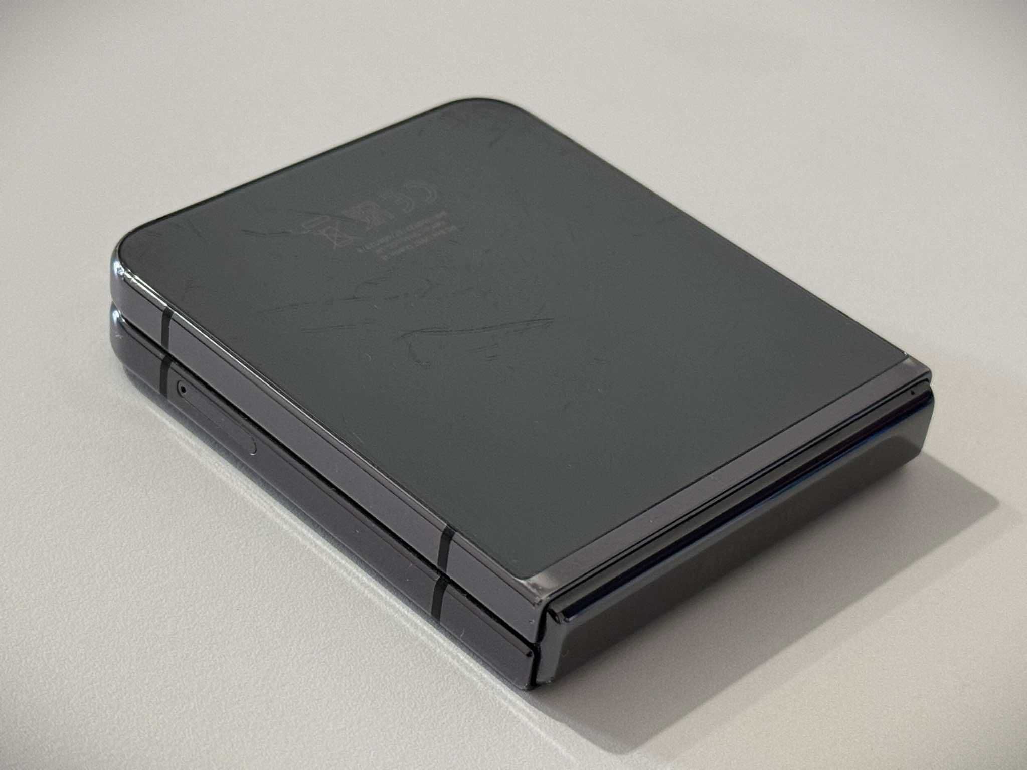 Бартер! Samsung Galaxy Z Flip 5 Graphite (Черен)