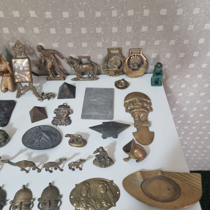 Colecţie obiecte decorative din bronz/alamă – figurine, miniaturi –