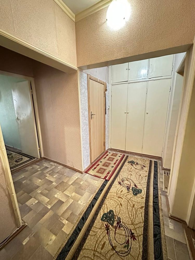 Продается 3 комнатная квартира. Мирзо Улугбекский район. Карасу-1