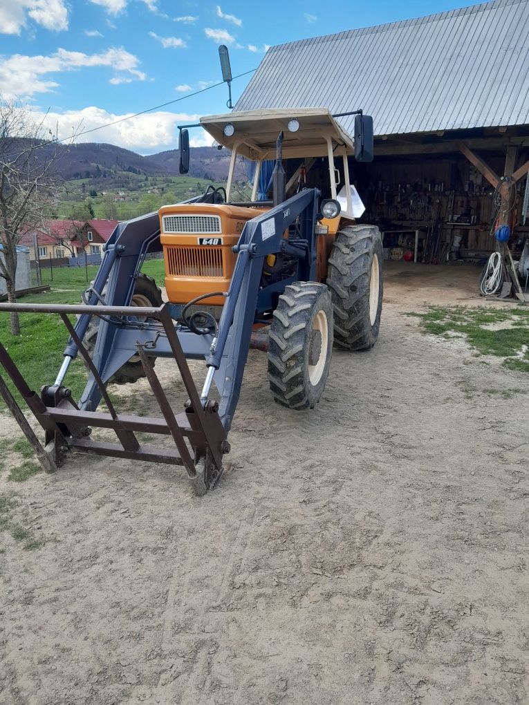 Vând tractor Fiat 600,640 Dtc 4x4 si încărcător frontal