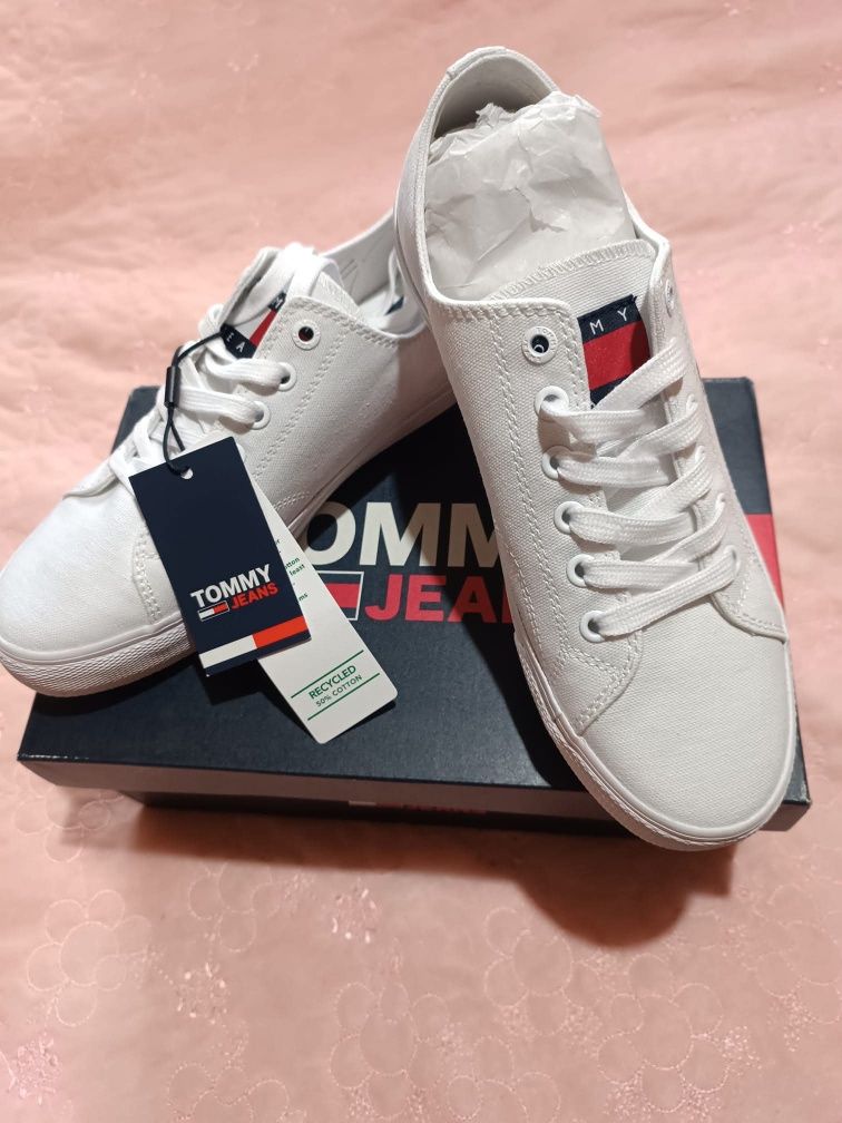 Нови гуменки Tommy Hilfiger