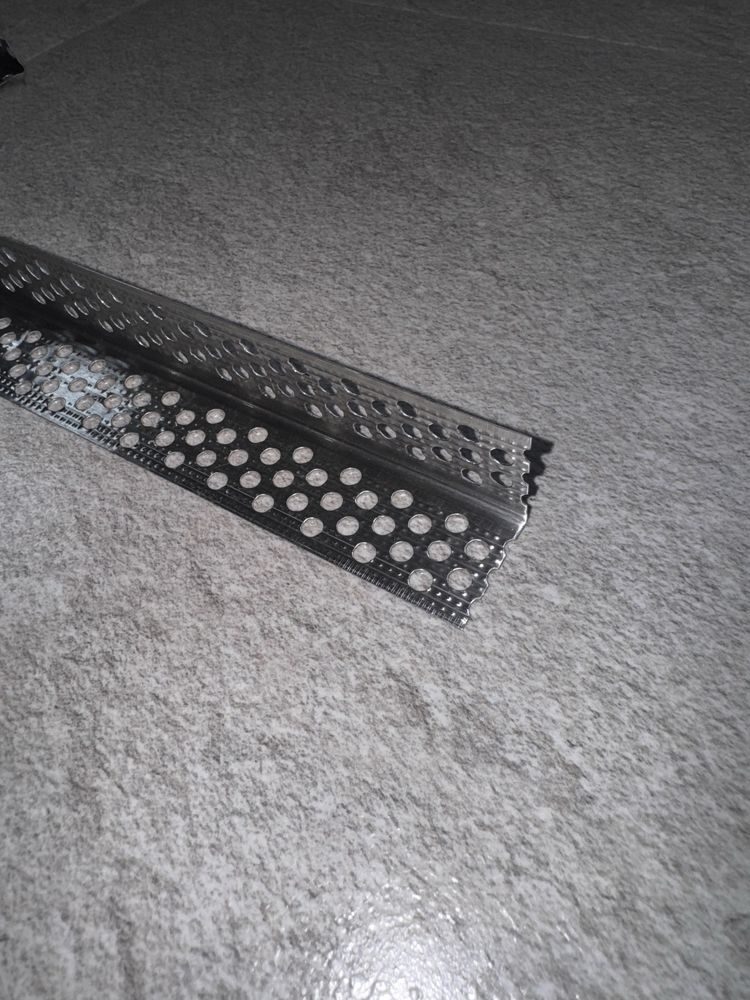Coltar Aluminiu Lat Perforat 2.5m