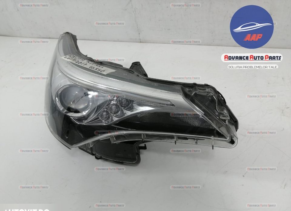 Десен фар оригинален с халогенни и LED светлини Тойота Авенсис / Toyot