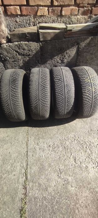 225/50/18.                      .