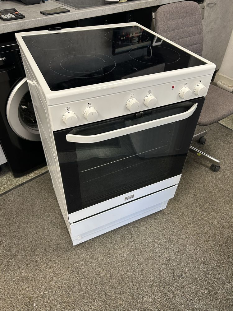 Готварска печка с керамичен плот ELECTROLUX VOSS , 72 литра