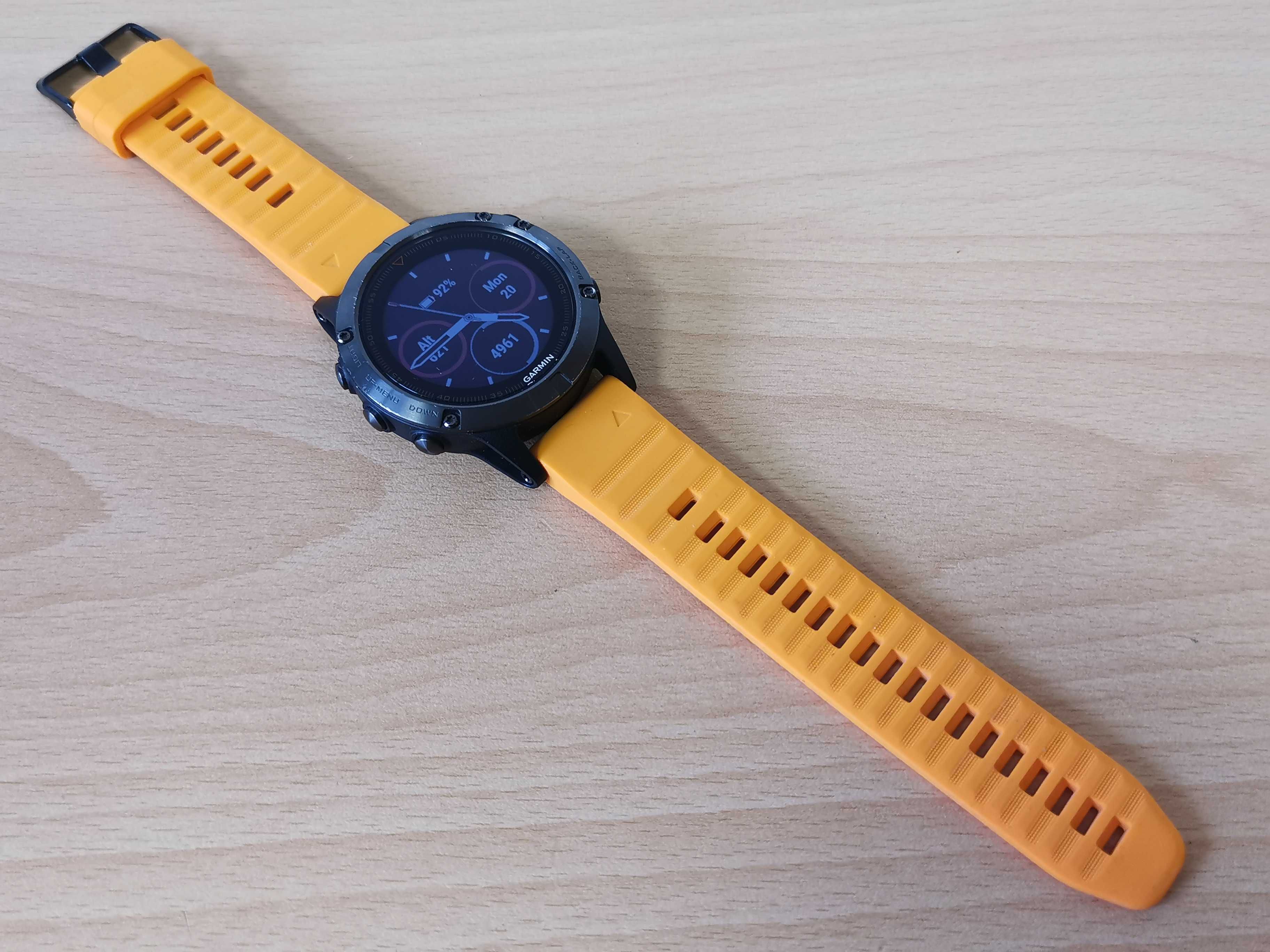 Смарт часовник Garmin Fenix 5 с подарък 2 бр протектори за екран