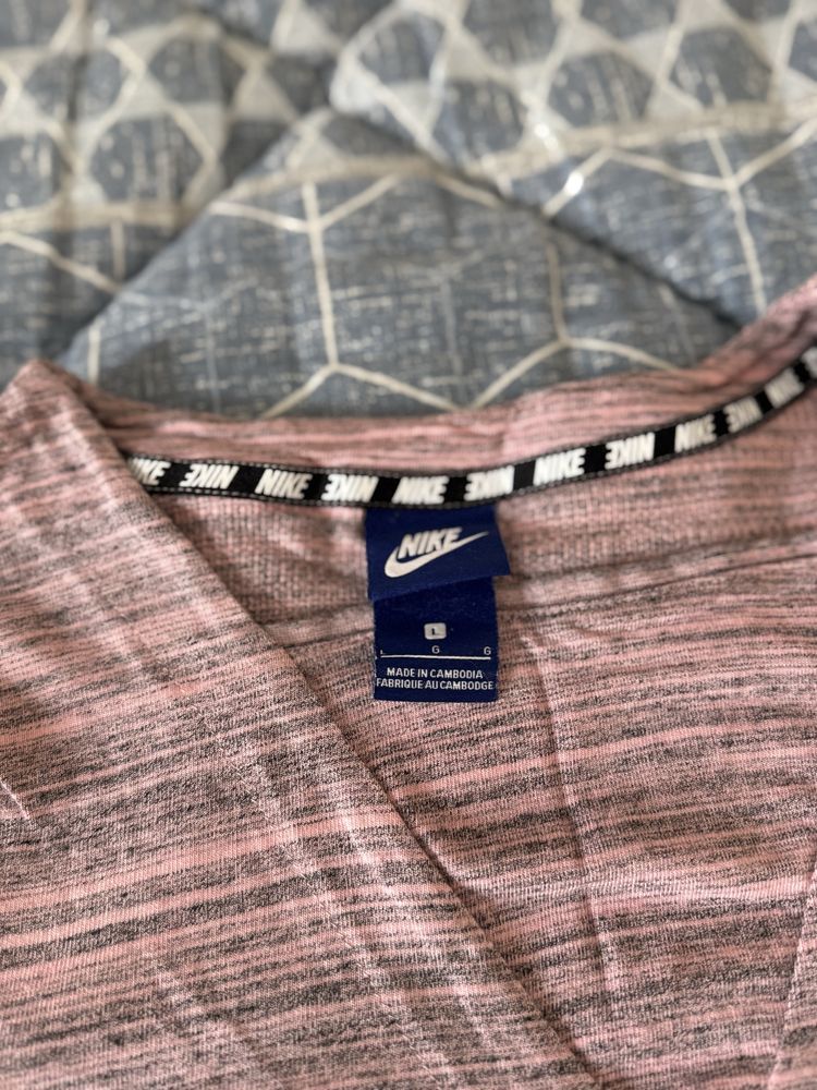 Дамска тениска Nike