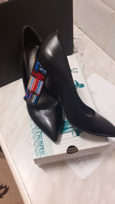 Vand  pantofi  negri  de  piele nat.mar.38 stiletto
