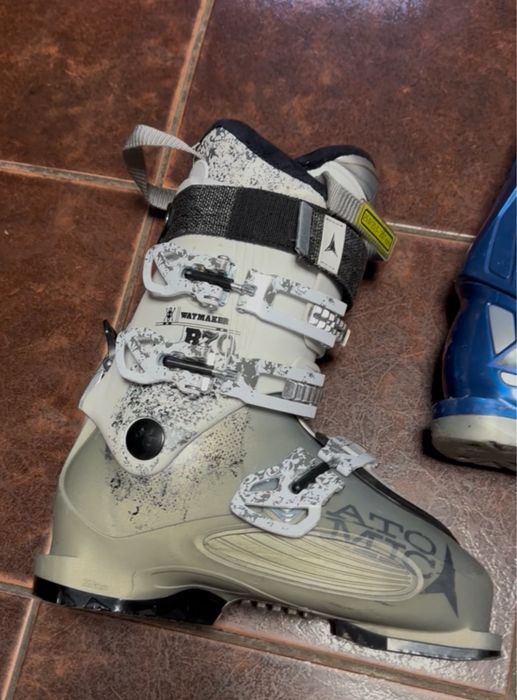 Schiuri-clāpari-patine-manusi.