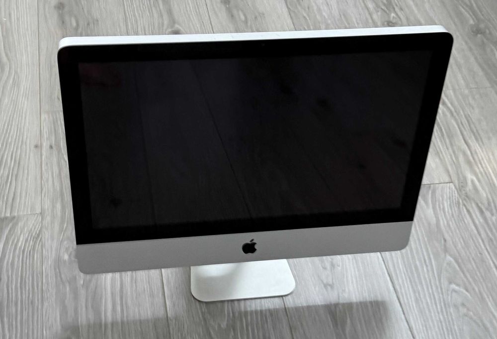 Vand iMac 21.5" cu placa video defecta