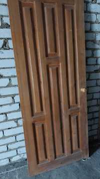 дверь деревянная