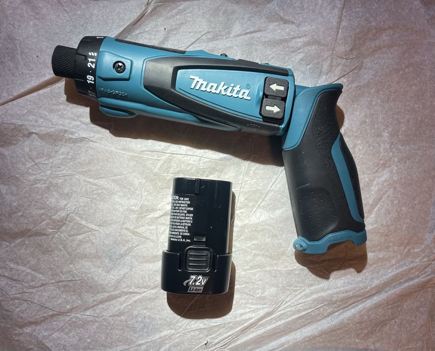 Makita DF010D șurubelniță nouă