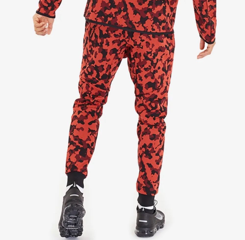 Мъжки комплект Nike Tech Fleece Red Camo - размер XL