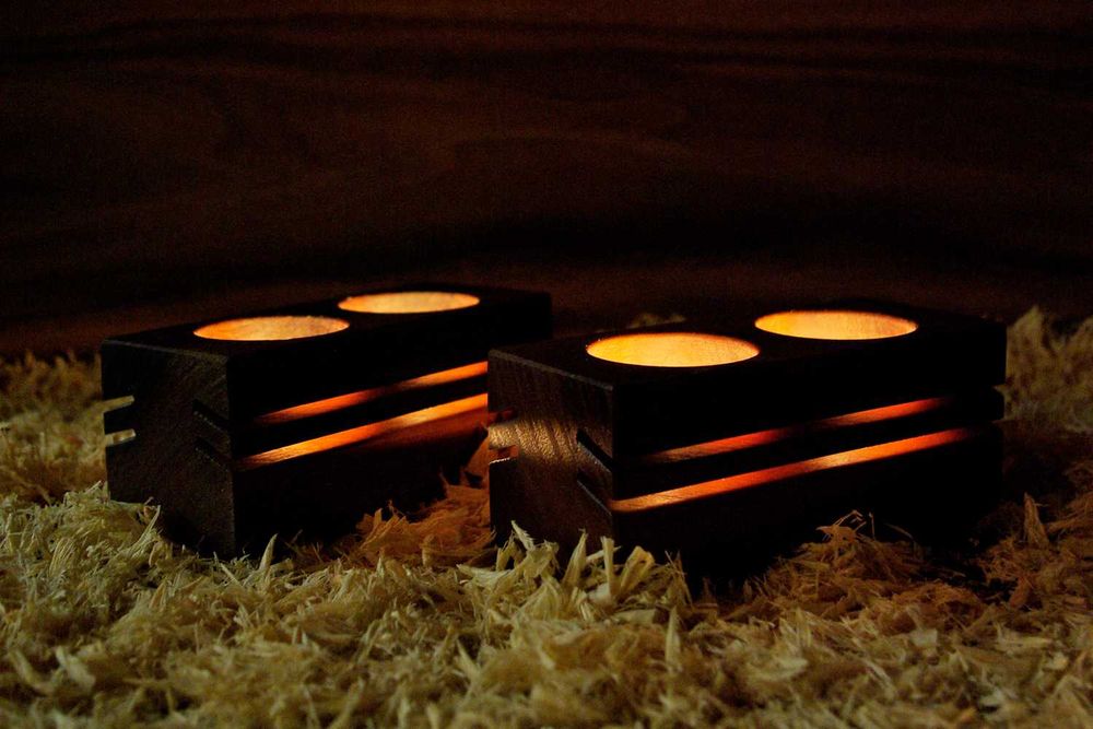 Комплект от 2 свещника (поставки) за чаени свещи, изработени от орех