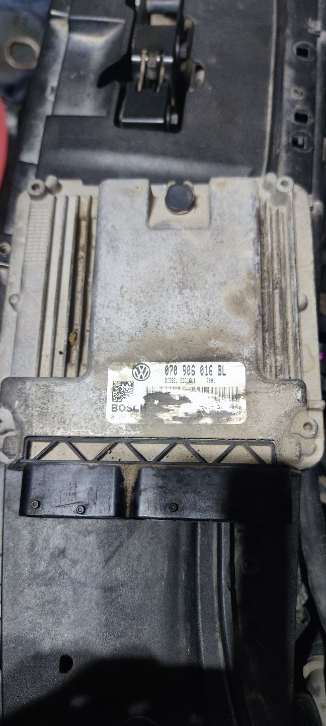 Головка двигателя volkswagen touareg , multivan 2.5 AXD BAC