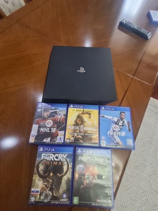 Продам пс4 про в отличном состоянии