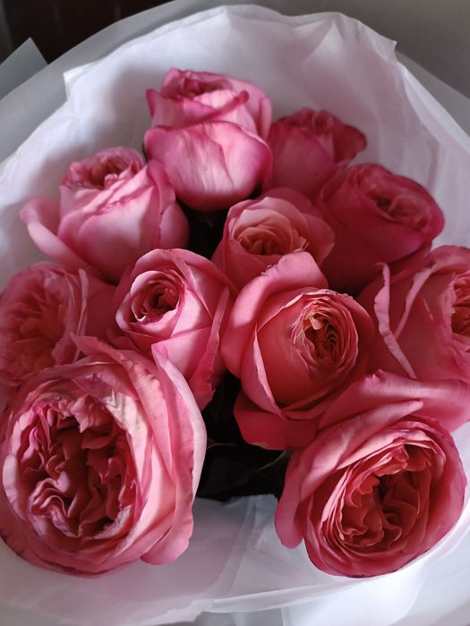 Букет крупных роз.