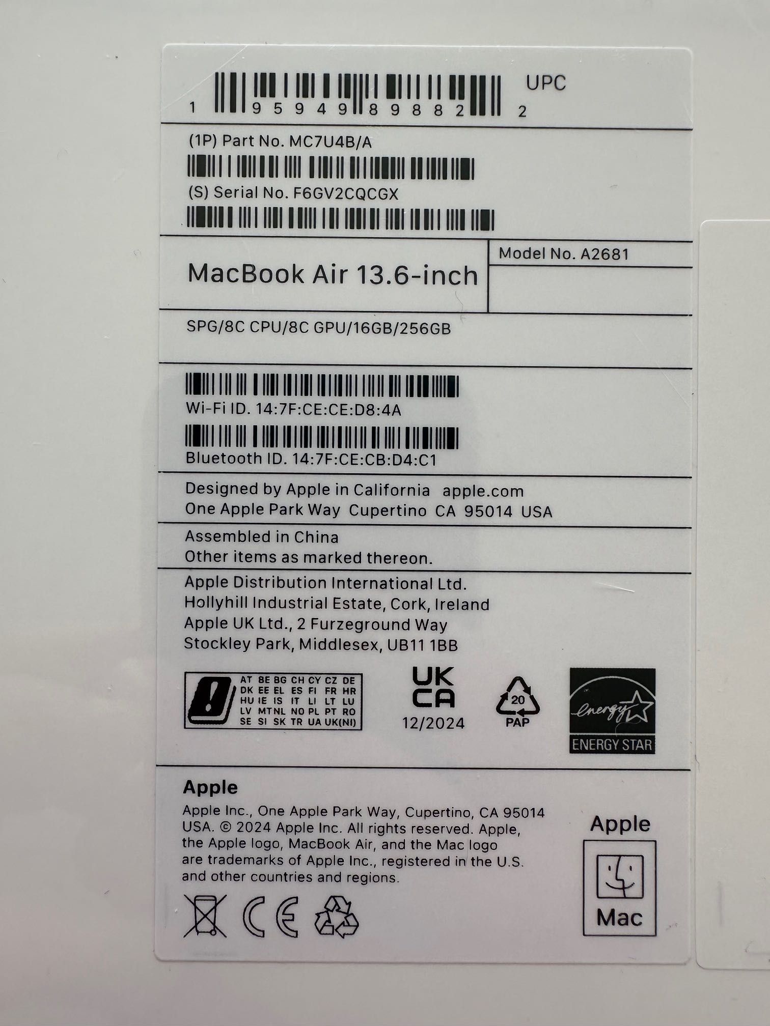 ЧИСТО НОВ MacBook Air 13" M2 Chip 8-CPU, 8-GPU, 16GB RAM, 256GB SSD