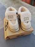 Ugg model nou imblanit