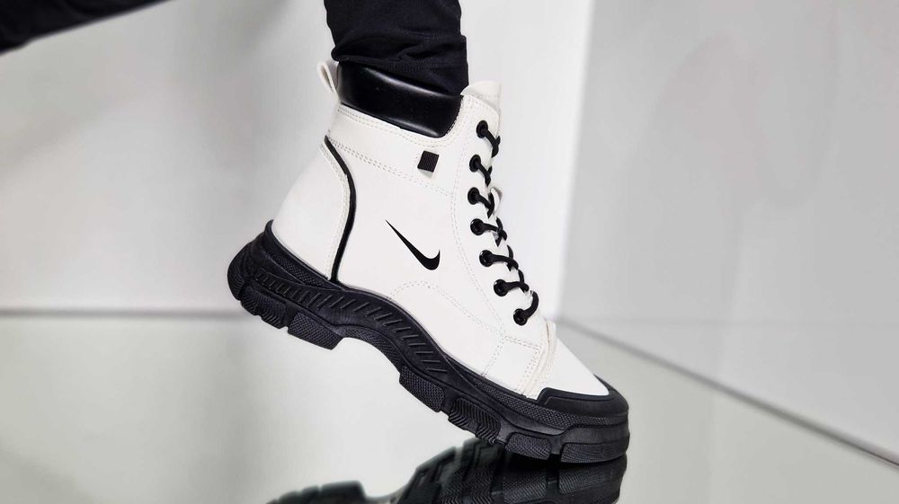 Дамски зимни спортни боти  Facebook Monika Ivanova