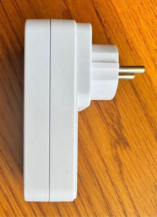 Priza Stabilizator de tensiune cu Protectie