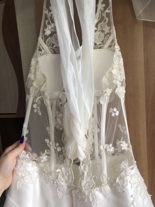 Vand rochie pe cerc de mireasa