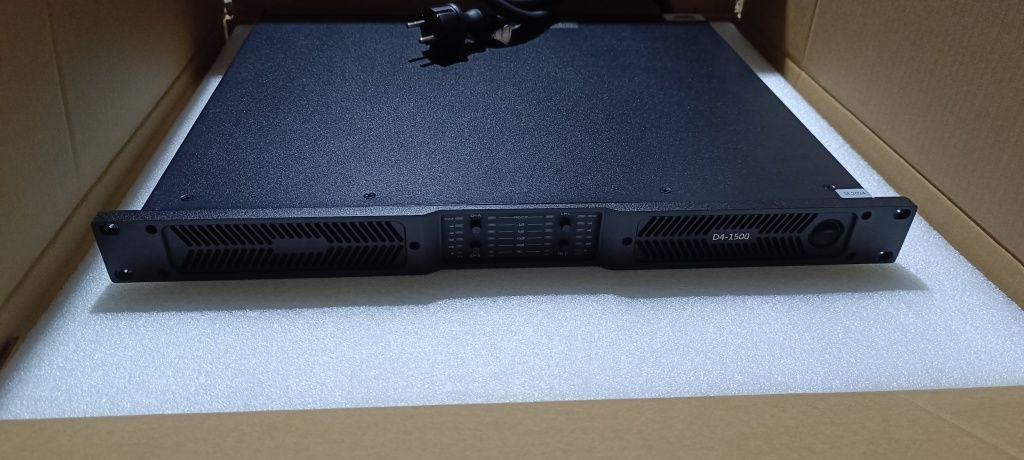 Vând Putere Amplificator de putere 4x 3000 w 2 ohm