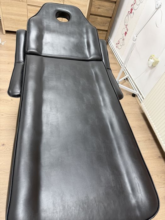 Vând pat cosmetică de culoare neagră