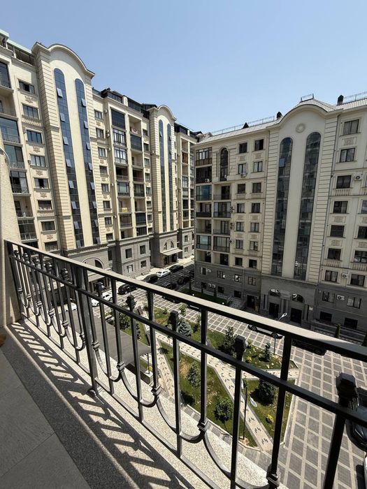 Продаётся квартира ЖК Мухташам 3 комнатная