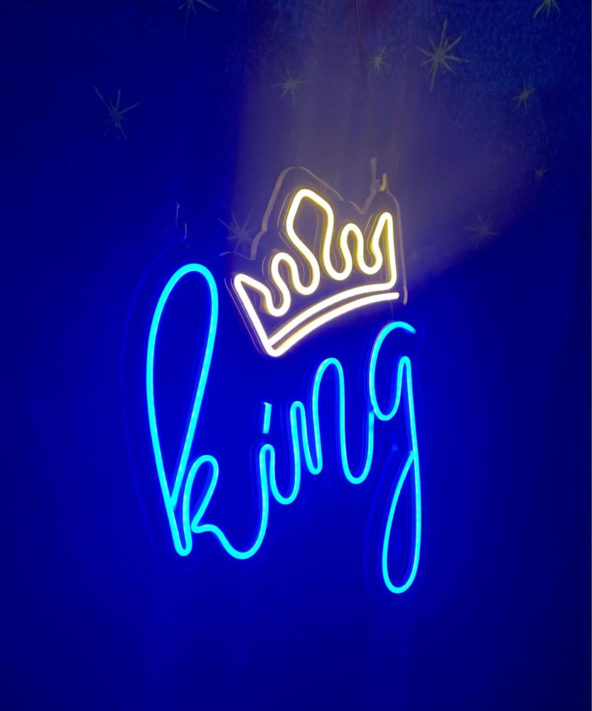 Decoratiune luminoasa “KING”