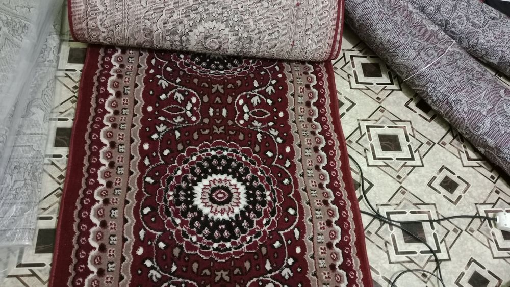 Гилам арзон нархда срочна сотилади