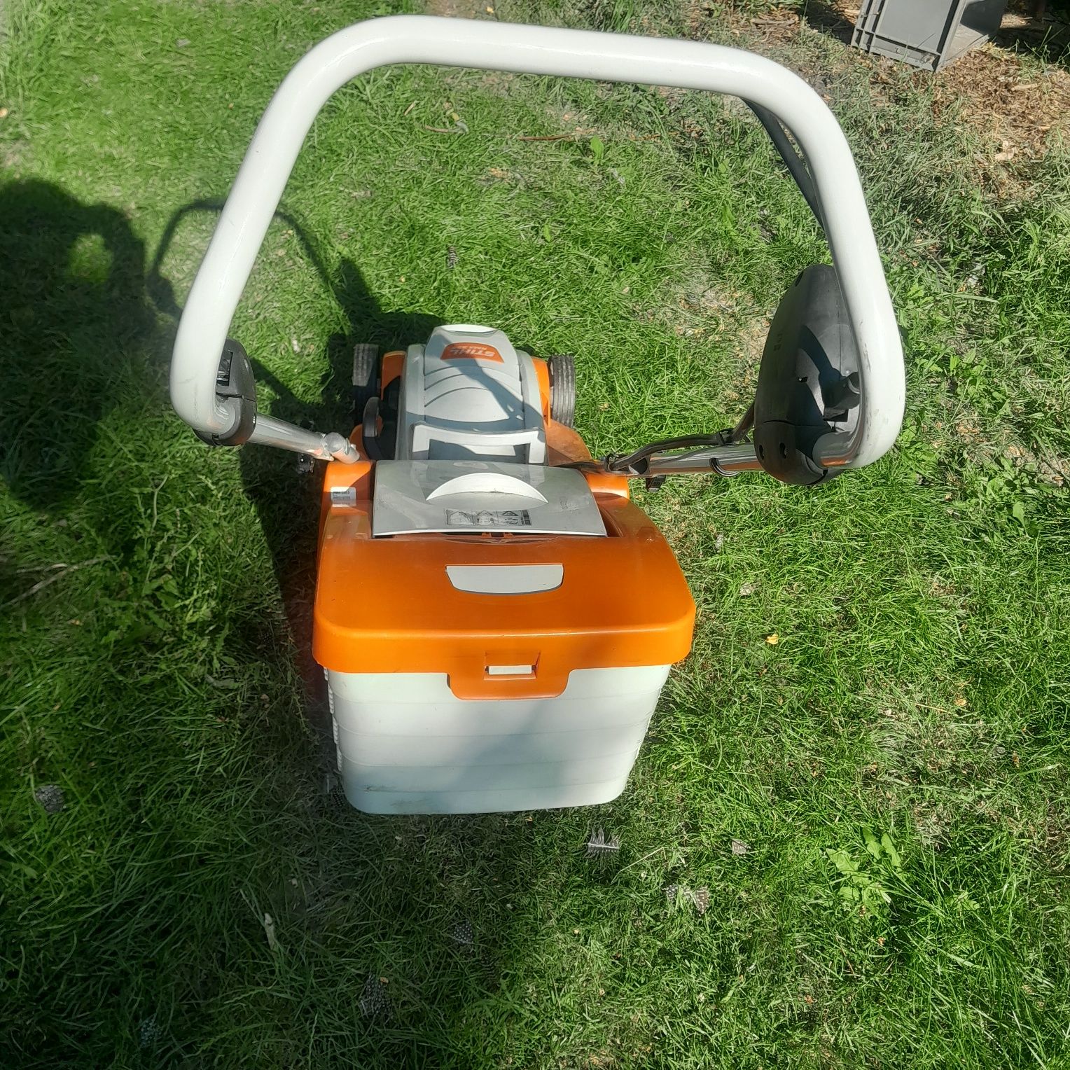 STIHL-mașină de tăiat iarba RMA339 corpul aproap noua,ff.puțin folosit