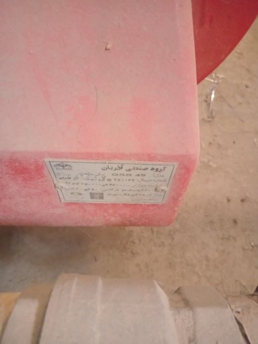 Газда ишлайдиган котёл (газовый) 500таликдан. 2 дона бор