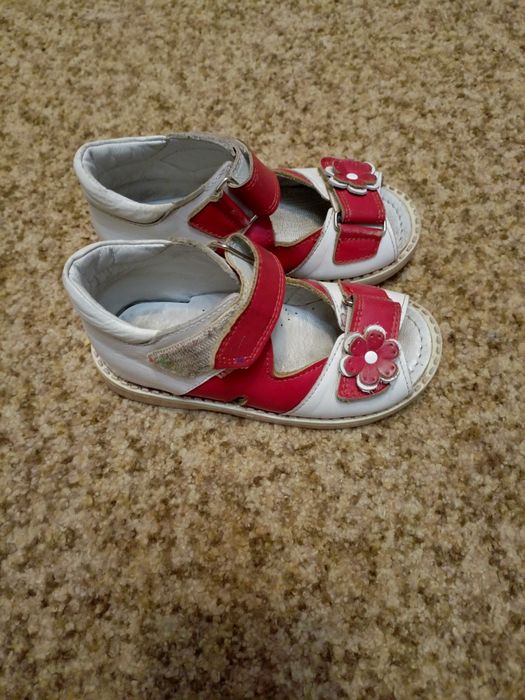 Продам детские сандалии на девочку. Торга нет