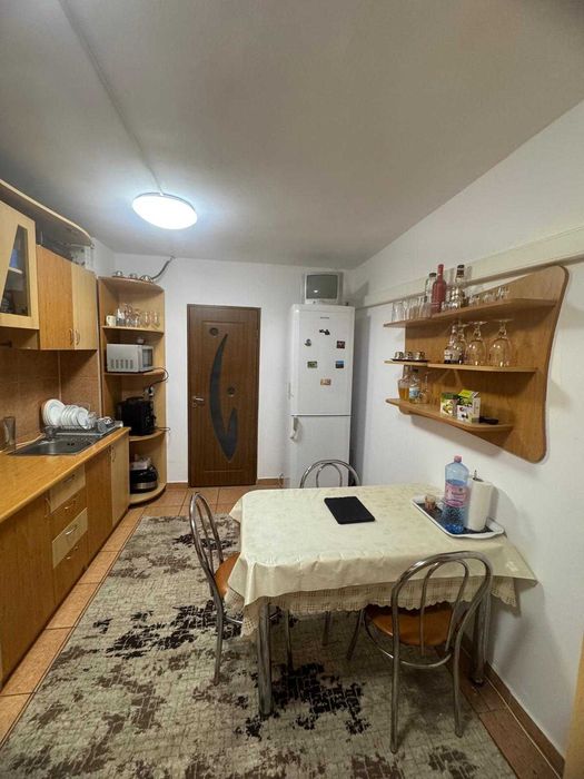 Inchiriez apartament 3 camere