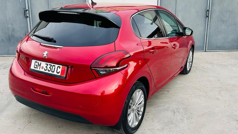 Peugeot 208/2018/xenon