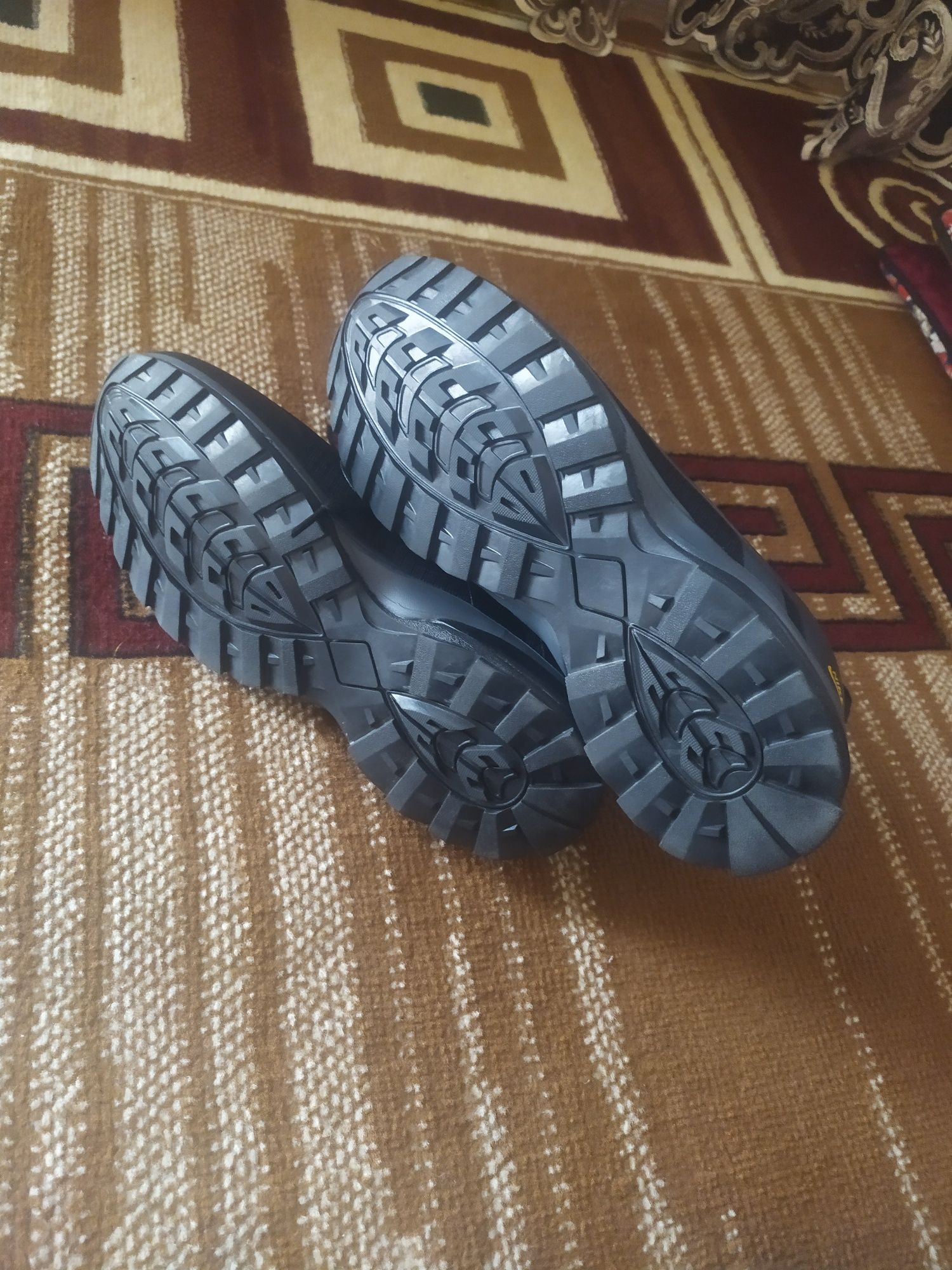 Кроссовки nike оригинал недавно купил не подошли