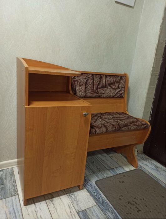 Продаю диванчик в коридор