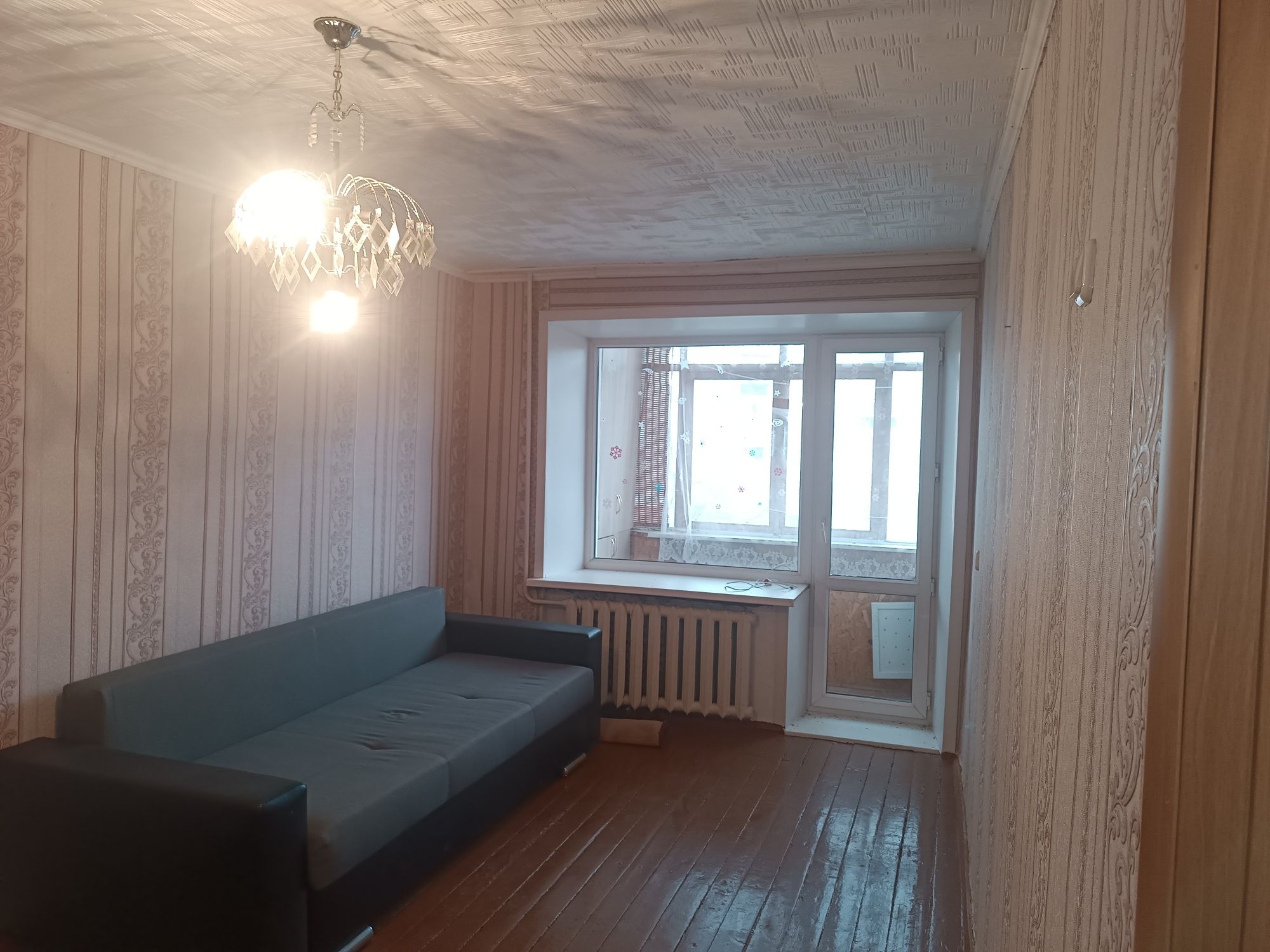 Продам однокомнатную квартиру г.Лисаковск 2-6, балкон застеклен.